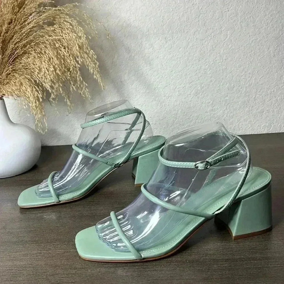 Marc Fisher Block Heeled Ankle Strapped Sandals Size 10M - Picture 1 of 11